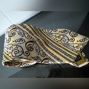 Desinger handmade 💯 silk ties Elegant Gold and Black  geometric scrolls pattern